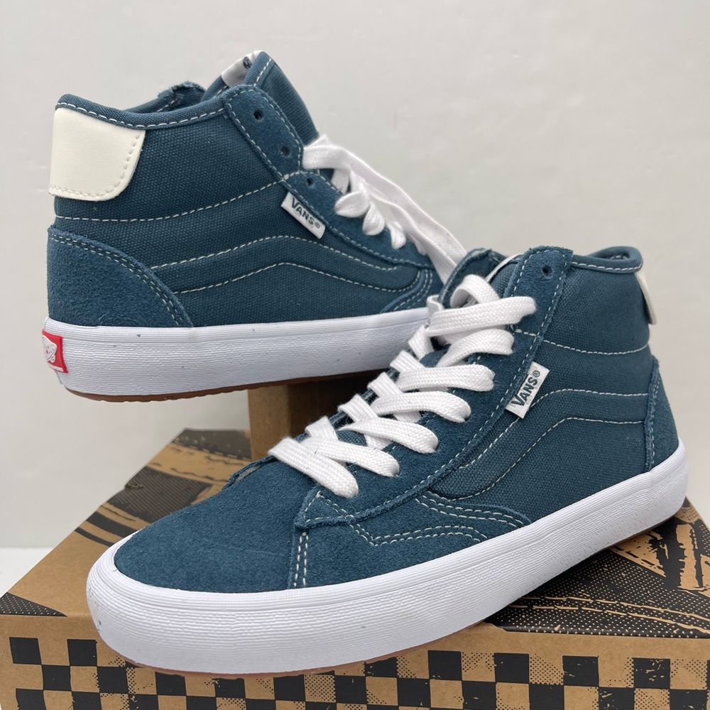 Vans WMNS The Lizzie
Teal Hi Top Sneakers 
VN0A4BX1TEA
 Teal High-Top Sneakers - Picture 9 of 16